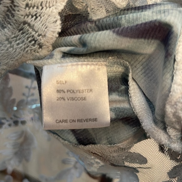 Gorgeous V-neck asymmetrical sheer over printed lining, scalloped lace bottom XL - Picture 5 of 10